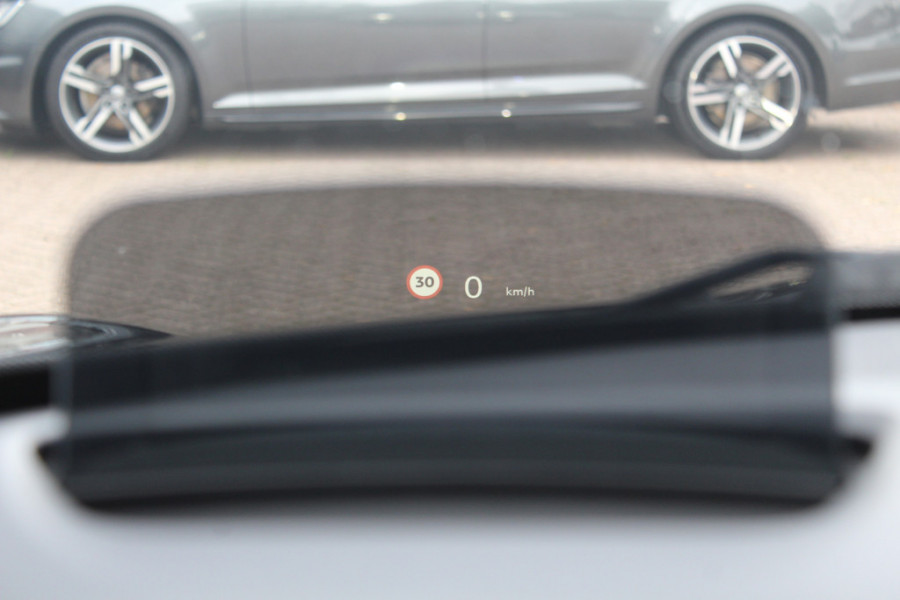 MINI Mini Electric Charged 33 kWh / SOH 95.1% / Camera / Head-up / Leder / Harman Kardon / Keyless / 17'' / CarPlay / Stoelverwarming / Matrix LED / DAB / Cruise Control