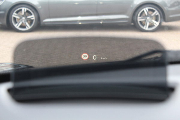 MINI Mini Electric Charged 33 kWh / SOH 95.1% / Camera / Head-up / Leder / Harman Kardon / Keyless / 17'' / CarPlay / Stoelverwarming / Matrix LED / DAB / Cruise Control