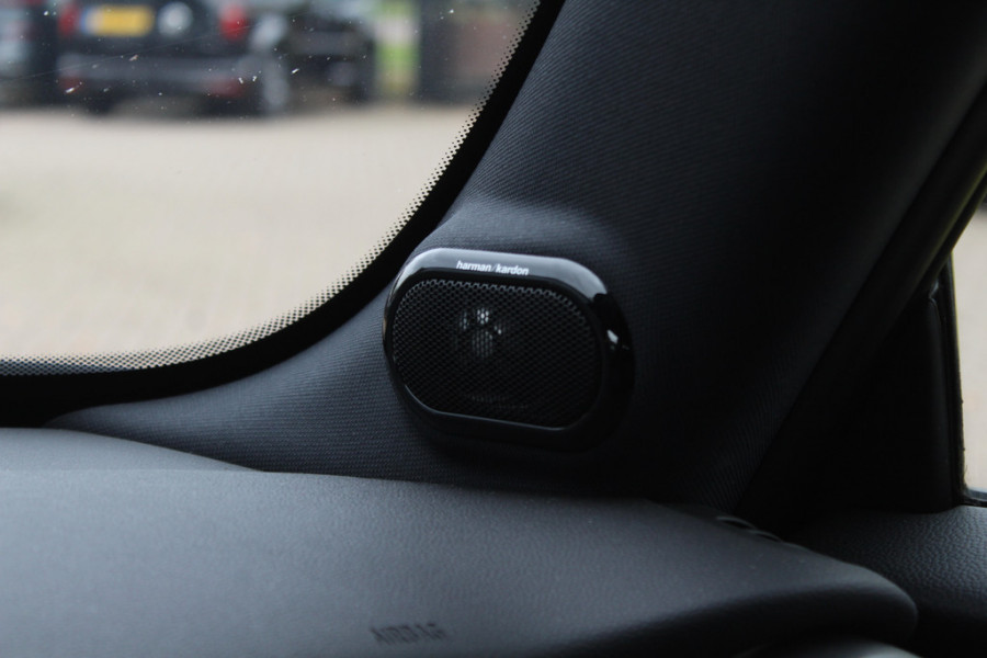 MINI Mini Electric Charged 33 kWh / SOH 95.1% / Camera / Head-up / Leder / Harman Kardon / Keyless / 17'' / CarPlay / Stoelverwarming / Matrix LED / DAB / Cruise Control