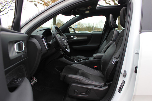 Volvo XC40 Recharge P8 AWD R-Design / SoH 92.1% / Trekhaak / Panoramadak / Camera / Keyless / Harman Kardon / 19'' / Half leder / Stuur+Stoelverwarming / DAB / Dodehoek / ACC