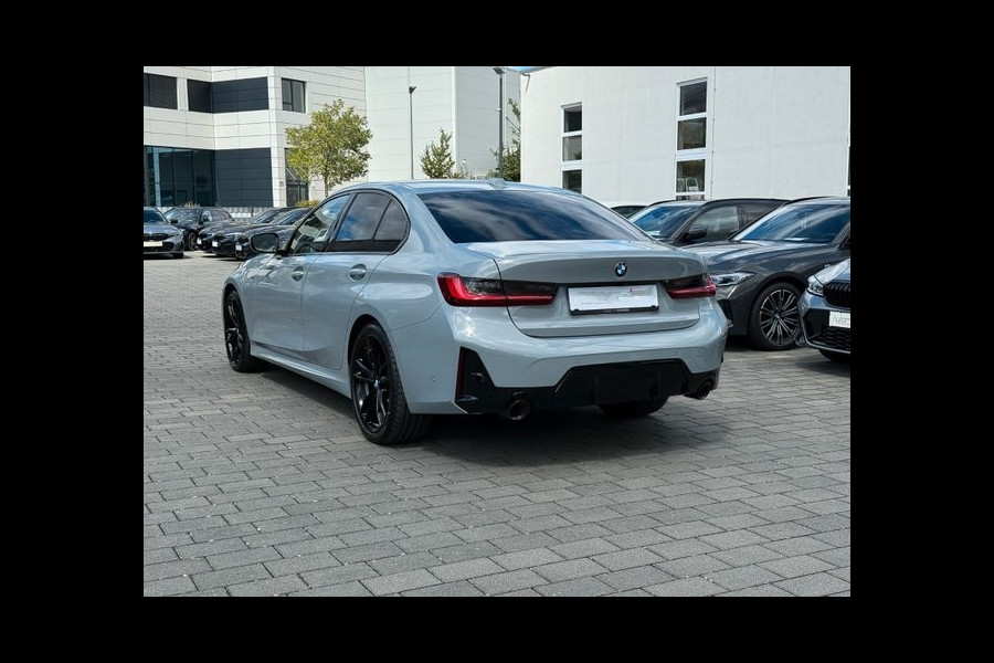 BMW 3-serie 320d xDrive M-SPORT ** ADAPT. LED, NAVI+, MEMORY, HuD, ACC, 19-inch LMV, BROOKLYN GRAU ** 1e EIG - UNFALLFREI - BMW GAR ** ** INFORMEER OOK NAAR ONZE AANTREKKELIJKE FINANCIAL-LEASE TARIEVEN **