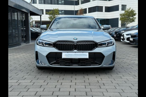 BMW 3-serie 320d xDrive M-SPORT ** ADAPT. LED, NAVI+, MEMORY, HuD, ACC, 19-inch LMV, BROOKLYN GRAU ** 1e EIG - UNFALLFREI - BMW GAR ** ** INFORMEER OOK NAAR ONZE AANTREKKELIJKE FINANCIAL-LEASE TARIEVEN **