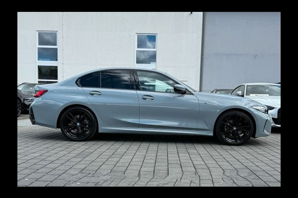 BMW 3-serie 320d xDrive M-SPORT ** ADAPT. LED, NAVI+, MEMORY, HuD, ACC, 19-inch LMV, BROOKLYN GRAU ** 1e EIG - UNFALLFREI - BMW GAR ** ** INFORMEER OOK NAAR ONZE AANTREKKELIJKE FINANCIAL-LEASE TARIEVEN **