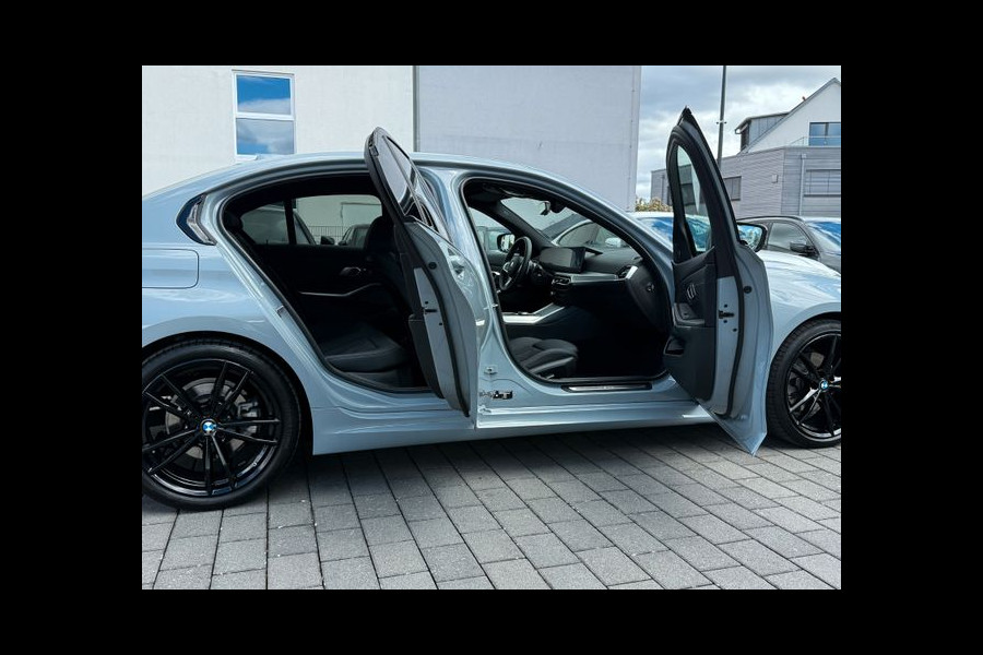 BMW 3-serie 320d xDrive M-SPORT ** ADAPT. LED, NAVI+, MEMORY, HuD, ACC, 19-inch LMV, BROOKLYN GRAU ** 1e EIG - UNFALLFREI - BMW GAR ** ** INFORMEER OOK NAAR ONZE AANTREKKELIJKE FINANCIAL-LEASE TARIEVEN **