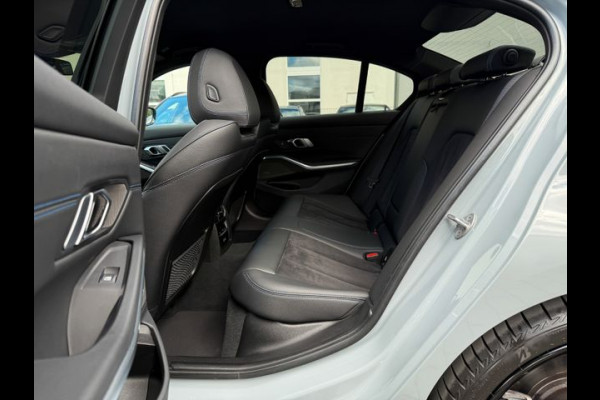 BMW 3-serie 320d xDrive M-SPORT ** ADAPT. LED, NAVI+, MEMORY, HuD, ACC, 19-inch LMV, BROOKLYN GRAU ** 1e EIG - UNFALLFREI - BMW GAR ** ** INFORMEER OOK NAAR ONZE AANTREKKELIJKE FINANCIAL-LEASE TARIEVEN **