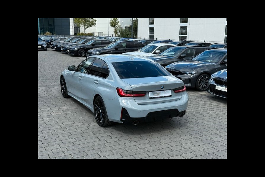 BMW 3-serie 320d xDrive M-SPORT ** ADAPT. LED, NAVI+, MEMORY, HuD, ACC, 19-inch LMV, BROOKLYN GRAU ** 1e EIG - UNFALLFREI - BMW GAR ** ** INFORMEER OOK NAAR ONZE AANTREKKELIJKE FINANCIAL-LEASE TARIEVEN **