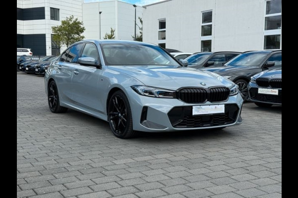 BMW 3-serie 320d xDrive M-SPORT ** ADAPT. LED, NAVI+, MEMORY, HuD, ACC, 19-inch LMV, BROOKLYN GRAU ** 1e EIG - UNFALLFREI - BMW GAR ** ** INFORMEER OOK NAAR ONZE AANTREKKELIJKE FINANCIAL-LEASE TARIEVEN **