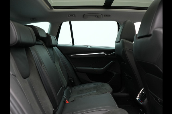 Škoda Octavia Combi 1.4 TSI iV Business Edition Plus Plug In Hybrid 204pk Dealer O.H. PHEV | Trekhaak | Adaptive Cruise | Canton Audio | Alcantara Sportstoelen Memory & Verwarmd | Apple Carplay | Sfeerverlichting | Stuur Verwarmd | Virtual | Navigatie | Keyless |