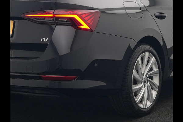 Škoda Octavia Combi 1.4 TSI iV Business Edition Plus Plug In Hybrid 204pk Dealer O.H. PHEV | Trekhaak | Adaptive Cruise | Canton Audio | Alcantara Sportstoelen Memory & Verwarmd | Apple Carplay | Sfeerverlichting | Stuur Verwarmd | Virtual | Navigatie | Keyless |