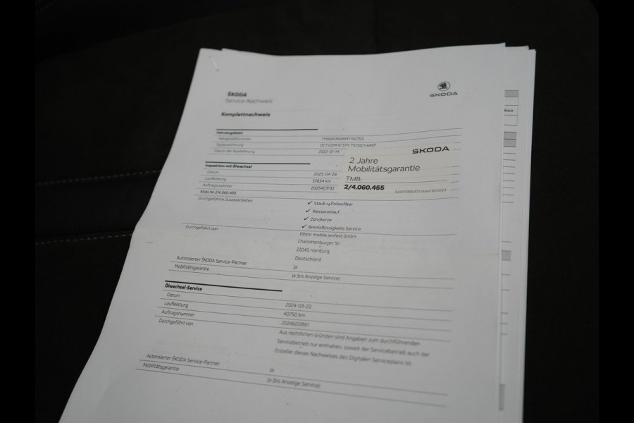 Škoda Octavia Combi 1.4 TSI iV Business Edition Plus Plug In Hybrid 204pk Dealer O.H. PHEV | Trekhaak | Adaptive Cruise | Canton Audio | Alcantara Sportstoelen Memory & Verwarmd | Apple Carplay | Sfeerverlichting | Stuur Verwarmd | Virtual | Navigatie | Keyless |