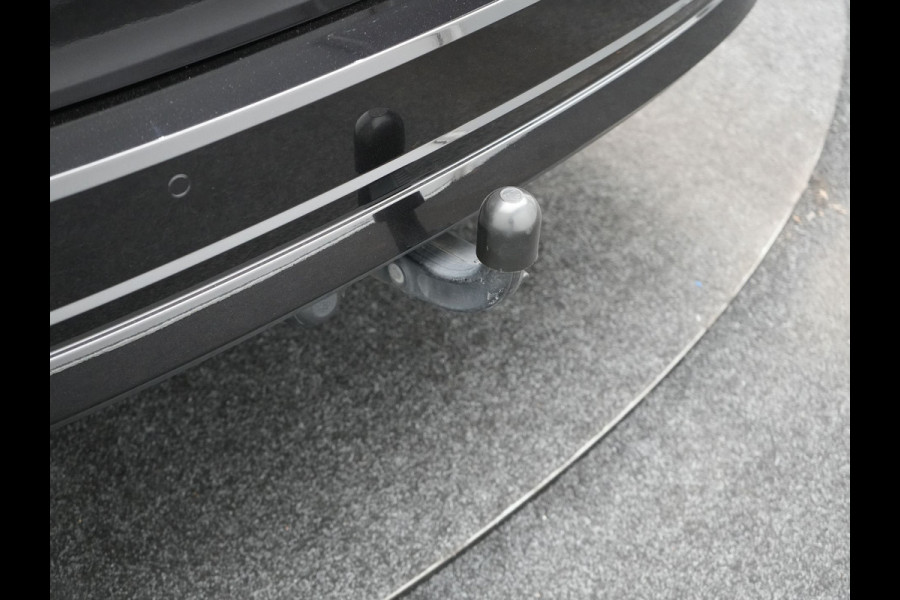 Škoda Octavia Combi 1.4 TSI iV Business Edition Plus Plug In Hybrid 204pk Dealer O.H. PHEV | Trekhaak | Adaptive Cruise | Canton Audio | Alcantara Sportstoelen Memory & Verwarmd | Apple Carplay | Sfeerverlichting | Stuur Verwarmd | Virtual | Navigatie | Keyless |
