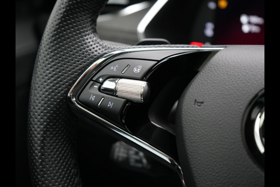 Škoda Octavia Combi 1.4 TSI iV Business Edition Plus Plug In Hybrid 204pk Dealer O.H. PHEV | Trekhaak | Adaptive Cruise | Canton Audio | Alcantara Sportstoelen Memory & Verwarmd | Apple Carplay | Sfeerverlichting | Stuur Verwarmd | Virtual | Navigatie | Keyless |