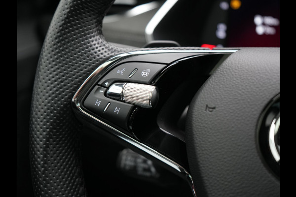 Škoda Octavia Combi 1.4 TSI iV Business Edition Plus Plug In Hybrid 204pk Dealer O.H. PHEV | Trekhaak | Adaptive Cruise | Canton Audio | Alcantara Sportstoelen Memory & Verwarmd | Apple Carplay | Sfeerverlichting | Stuur Verwarmd | Virtual | Navigatie | Keyless |
