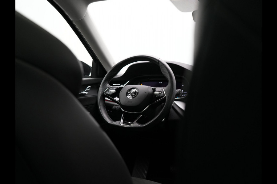 Škoda Octavia Combi 1.4 TSI iV Business Edition Plus Plug In Hybrid 204pk Dealer O.H. PHEV | Trekhaak | Adaptive Cruise | Canton Audio | Alcantara Sportstoelen Memory & Verwarmd | Apple Carplay | Sfeerverlichting | Stuur Verwarmd | Virtual | Navigatie | Keyless |