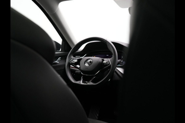 Škoda Octavia Combi 1.4 TSI iV Business Edition Plus Plug In Hybrid 204pk Dealer O.H. PHEV | Trekhaak | Adaptive Cruise | Canton Audio | Alcantara Sportstoelen Memory & Verwarmd | Apple Carplay | Sfeerverlichting | Stuur Verwarmd | Virtual | Navigatie | Keyless |