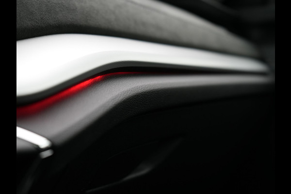 Škoda Octavia Combi 1.4 TSI iV Business Edition Plus Plug In Hybrid 204pk Dealer O.H. PHEV | Trekhaak | Adaptive Cruise | Canton Audio | Alcantara Sportstoelen Memory & Verwarmd | Apple Carplay | Sfeerverlichting | Stuur Verwarmd | Virtual | Navigatie | Keyless |