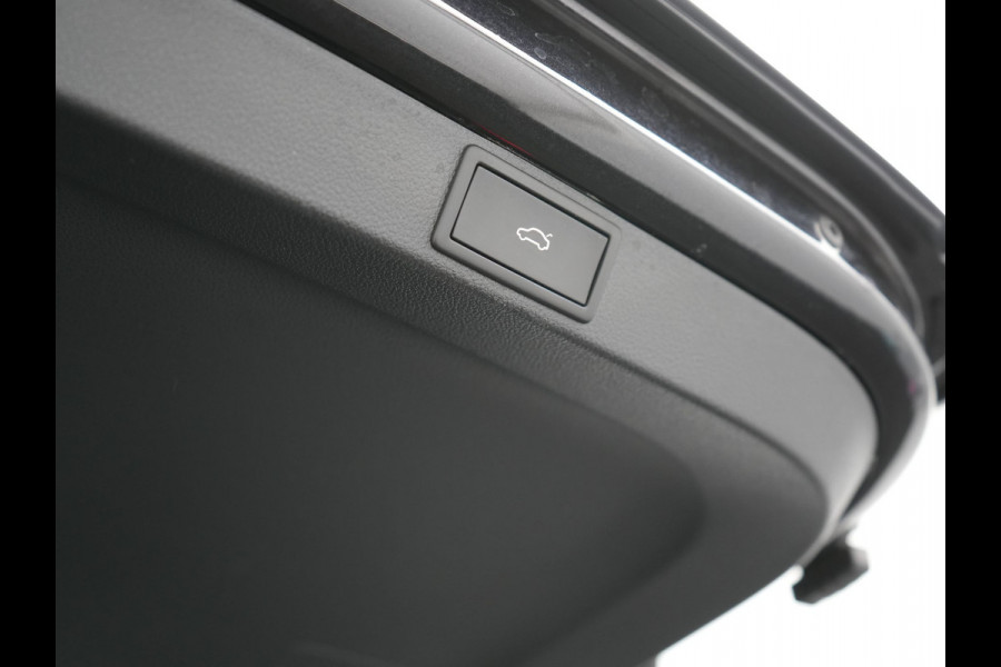 Škoda Octavia Combi 1.4 TSI iV Business Edition Plus Plug In Hybrid 204pk Dealer O.H. PHEV | Trekhaak | Adaptive Cruise | Canton Audio | Alcantara Sportstoelen Memory & Verwarmd | Apple Carplay | Sfeerverlichting | Stuur Verwarmd | Virtual | Navigatie | Keyless |