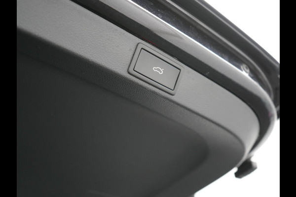 Škoda Octavia Combi 1.4 TSI iV Business Edition Plus Plug In Hybrid 204pk Dealer O.H. PHEV | Trekhaak | Adaptive Cruise | Canton Audio | Alcantara Sportstoelen Memory & Verwarmd | Apple Carplay | Sfeerverlichting | Stuur Verwarmd | Virtual | Navigatie | Keyless |