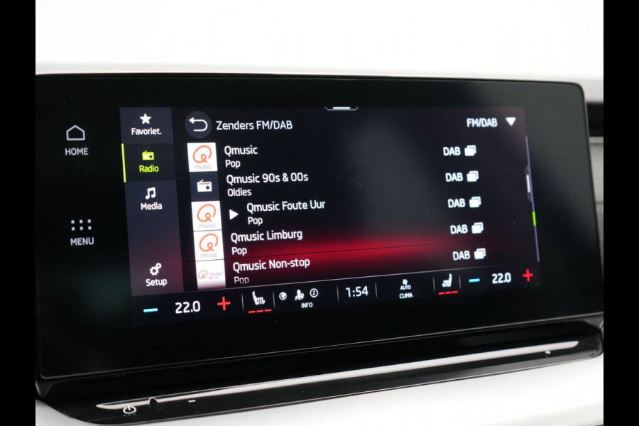 Škoda Octavia Combi 1.4 TSI iV Business Edition Plus Plug In Hybrid 204pk Dealer O.H. PHEV | Trekhaak | Adaptive Cruise | Canton Audio | Alcantara Sportstoelen Memory & Verwarmd | Apple Carplay | Sfeerverlichting | Stuur Verwarmd | Virtual | Navigatie | Keyless |