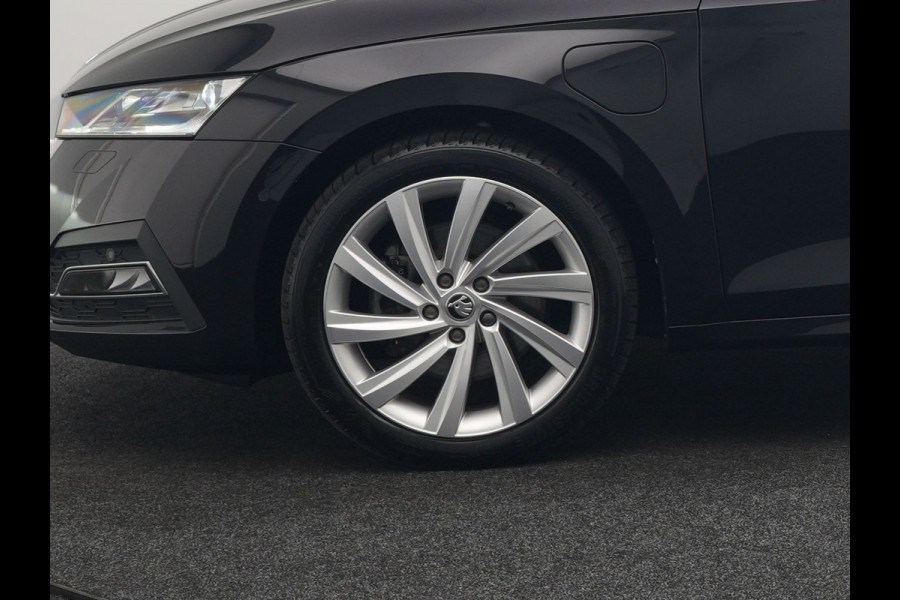 Škoda Octavia Combi 1.4 TSI iV Business Edition Plus Plug In Hybrid 204pk Dealer O.H. PHEV | Trekhaak | Adaptive Cruise | Canton Audio | Alcantara Sportstoelen Memory & Verwarmd | Apple Carplay | Sfeerverlichting | Stuur Verwarmd | Virtual | Navigatie | Keyless |