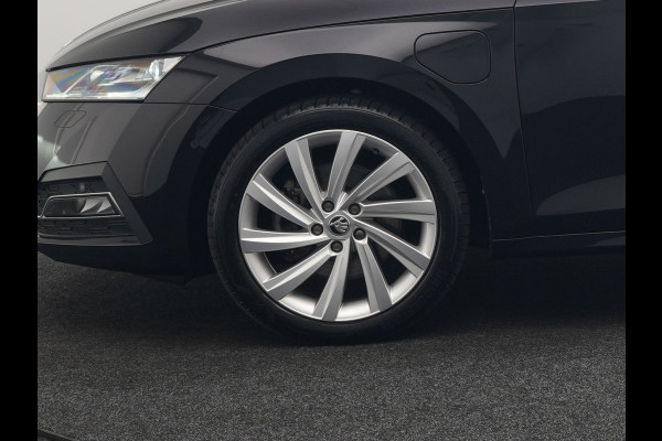 Škoda Octavia Combi 1.4 TSI iV Business Edition Plus Plug In Hybrid 204pk Dealer O.H. PHEV | Trekhaak | Adaptive Cruise | Canton Audio | Alcantara Sportstoelen Memory & Verwarmd | Apple Carplay | Sfeerverlichting | Stuur Verwarmd | Virtual | Navigatie | Keyless |