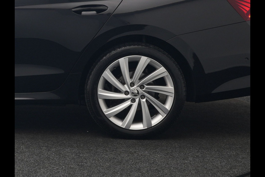 Škoda Octavia Combi 1.4 TSI iV Business Edition Plus Plug In Hybrid 204pk Dealer O.H. PHEV | Trekhaak | Adaptive Cruise | Canton Audio | Alcantara Sportstoelen Memory & Verwarmd | Apple Carplay | Sfeerverlichting | Stuur Verwarmd | Virtual | Navigatie | Keyless |