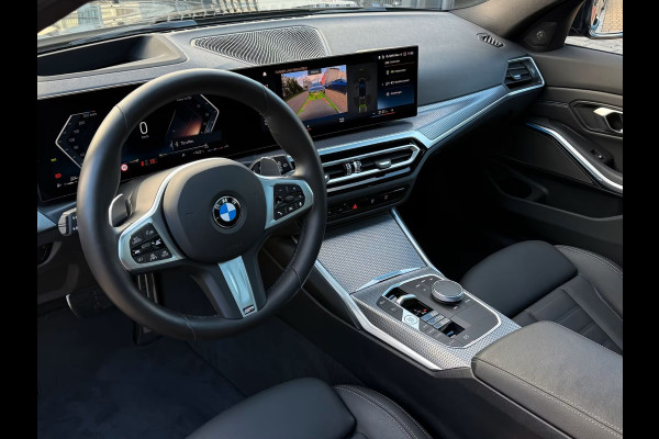 BMW 3 Serie Touring 320d xDrive M-SPORT ** LED, NAVI+, LEDER, PANORAMA, TRAVEL, HuD, TREKH, 19-inch LMV ** 1e EIG - UNFALLFREI ** ** INFORMEER OOK NAAR ONZE AANTREKKELIJKE FINANCIAL-LEASE TARIEVEN **