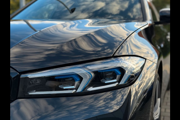 BMW 3 Serie Touring 320d xDrive M-SPORT ** LED, NAVI+, LEDER, PANORAMA, TRAVEL, HuD, TREKH, 19-inch LMV ** 1e EIG - UNFALLFREI ** ** INFORMEER OOK NAAR ONZE AANTREKKELIJKE FINANCIAL-LEASE TARIEVEN **