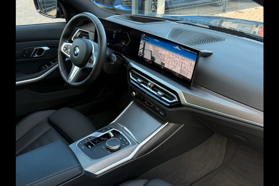 BMW 3 Serie Touring 320d xDrive M-SPORT ** LED, NAVI+, LEDER, PANORAMA, TRAVEL, HuD, TREKH, 19-inch LMV ** 1e EIG - UNFALLFREI ** ** INFORMEER OOK NAAR ONZE AANTREKKELIJKE FINANCIAL-LEASE TARIEVEN **