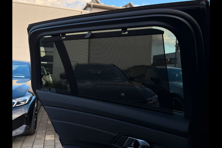 BMW 3 Serie Touring 320d xDrive M-SPORT ** LED, NAVI+, LEDER, PANORAMA, TRAVEL, HuD, TREKH, 19-inch LMV ** 1e EIG - UNFALLFREI ** ** INFORMEER OOK NAAR ONZE AANTREKKELIJKE FINANCIAL-LEASE TARIEVEN **