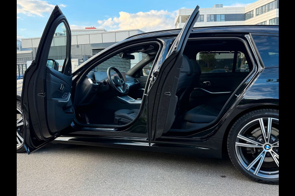BMW 3 Serie Touring 320d xDrive M-SPORT ** LED, NAVI+, LEDER, PANORAMA, TRAVEL, HuD, TREKH, 19-inch LMV ** 1e EIG - UNFALLFREI ** ** INFORMEER OOK NAAR ONZE AANTREKKELIJKE FINANCIAL-LEASE TARIEVEN **