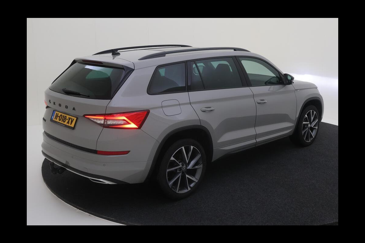 Škoda Kodiaq 1.5 TSI Sportline 7-persoons Automaat | Panoramadak | Steel Grey | 20 inch lichtmetalen velgen | LED verlichting | Stoelverwarmi