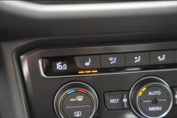 Volkswagen Tiguan 1.4 TSI R-line Automaat | Panoramadak | LED verlichting adaptief | Stoelverwarming | Ergo stoel | Spiegels inklapbaar | Achterui