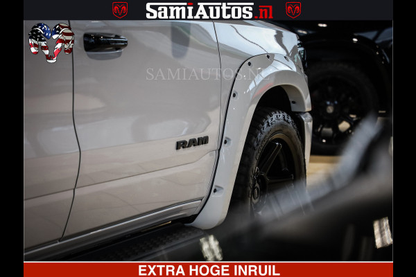 Dodge Ram 1500 GEEN MEERPRIJS | ALL IN | HELLCAT WHEELS | WIDE BODY | Laramie Night | 420Pk 636 Nn | Extra Groot Scherm + Passagiers Scher Comfortabele Dubbele Cabine met Royale 5 Zitplaatsen | Nu Leverbaar uit Voorraad | Voorraad Nr 2223 - 5047