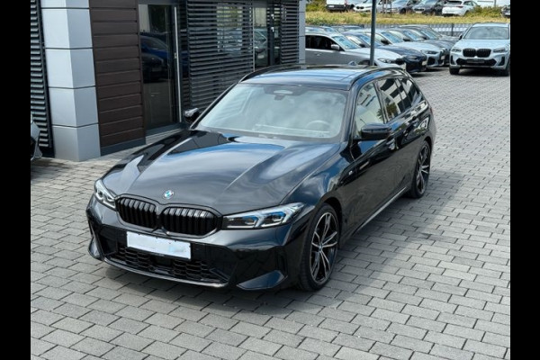 BMW 3 Serie Touring 320d xDrive M-SPORT ** LED, NAVI+, LEDER, PANORAMA, H&K, HuD, TREKH, 19-inch LMV ** 1e EIG - UNFALLFREI ** ** INFORMEER OOK NAAR ONZE AANTREKKELIJKE FINANCIAL-LEASE TARIEVEN **