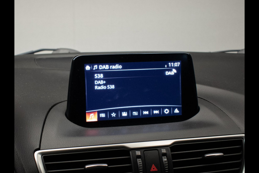 Mazda 3 2.0 SkyActiv-G 120 SkyLease+ Sport (NAVI,CLIMATE,CRUISE,PDC,STOEL/STUUR VERWARMING,GETINT,XENON,SPORTSTOELEN,LM VELGEN)
