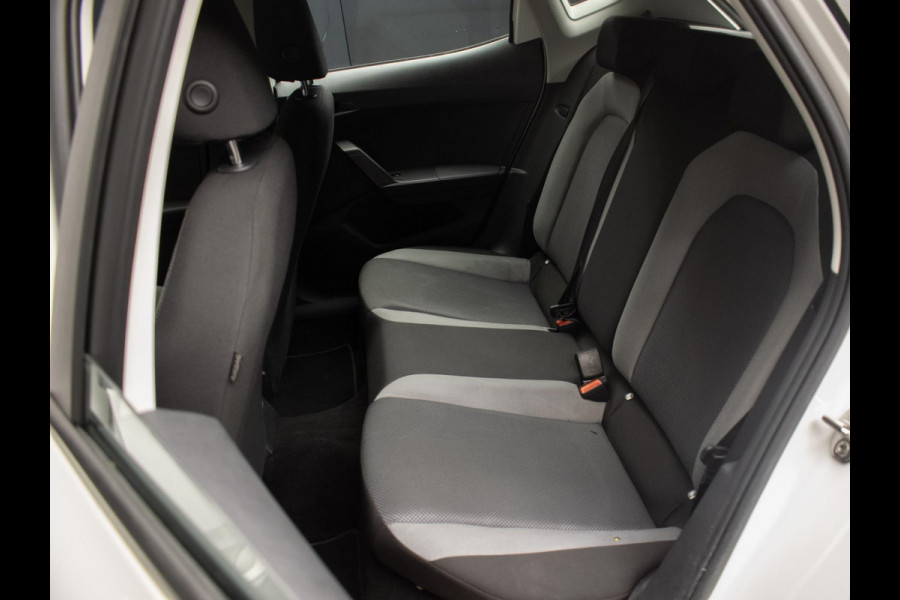 Seat Ibiza 1.0 TSI Style Sport (APPLE CARPLAY,NAVI,LED,CAMERA,PDC,GETINT,SPORTSTOELEN,CLIMATE,NETTESTAAT)