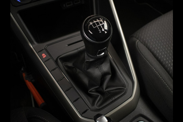 Volkswagen Polo 1.0 TSI Comfortline Sport (APPLE CARPLAY,GROOT NAVI,LED,CRUISE,TREKHAAK,DAB,SPORTSTOELEN,NETTE STAAT)