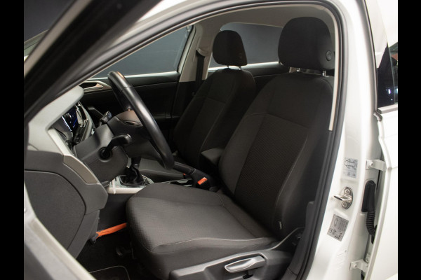Volkswagen Polo 1.0 TSI Comfortline Sport (APPLE CARPLAY,GROOT NAVI,LED,CRUISE,TREKHAAK,DAB,SPORTSTOELEN,NETTE STAAT)