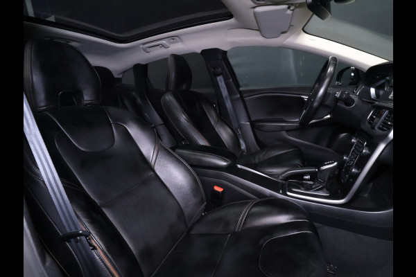 Volvo V40 Cross Country 1.5 T3 Polar+ Luxury [TREKHAAK, PANORAMADAK, KEYLESS ENTRY, CAMERA, VOL LEDER, STOELVERWARMING, NIEUWSTAAT]