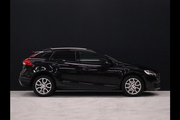Volvo V40 Cross Country 1.5 T3 Polar+ Luxury [TREKHAAK, PANORAMADAK, KEYLESS ENTRY, CAMERA, VOL LEDER, STOELVERWARMING, NIEUWSTAAT]