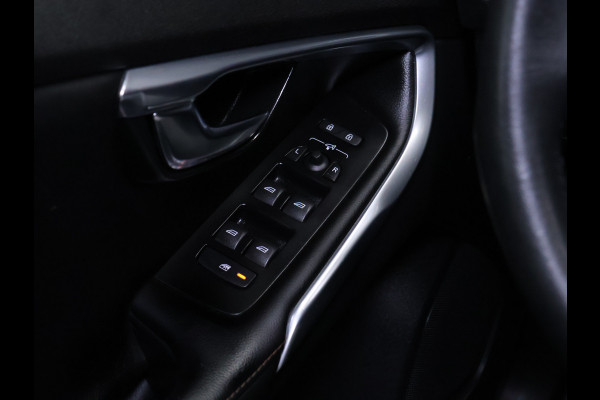 Volvo V40 Cross Country 1.5 T3 Polar+ Luxury [TREKHAAK, PANORAMADAK, KEYLESS ENTRY, CAMERA, VOL LEDER, STOELVERWARMING, NIEUWSTAAT]