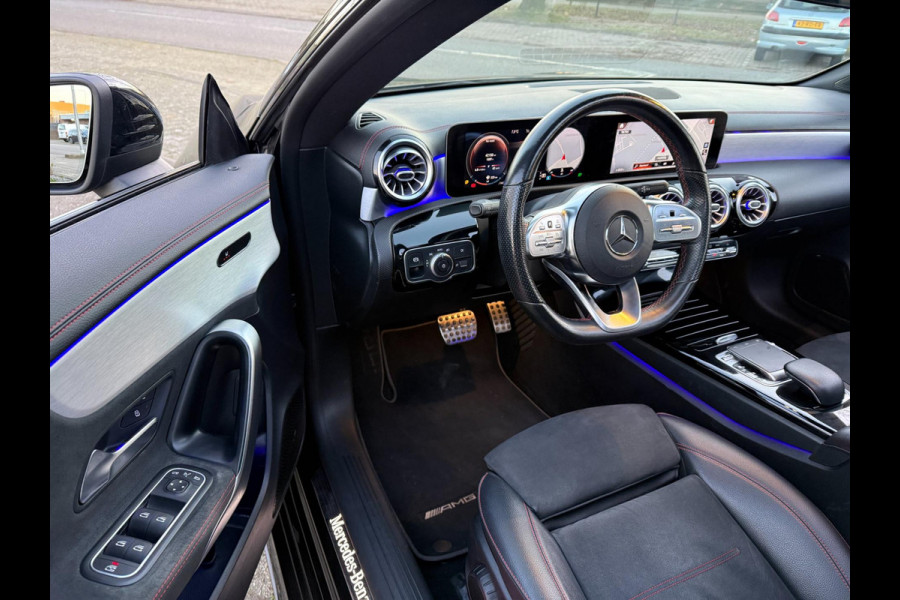 Mercedes-Benz CLA-Klasse 180 AMG SPORT AUT PANO LEDER LED CARPLAY KEYLESS