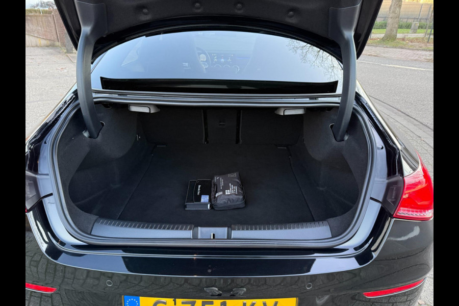 Mercedes-Benz CLA-Klasse 180 AMG SPORT AUT PANO LEDER LED CARPLAY KEYLESS