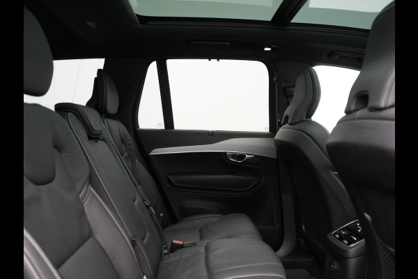 Volvo XC90 T8 Recharge AWD Plus Dark LONG RANGE 7 Persoons Plug In Hybrid 456pk Dealer O.H. PHEV | Trekhaak Af Fabriek | Panodak | Adaptive Cruise | Camera | Harman & Kardon | Lederen Sportstoelen Memory & Verwarmd | Stuur Verwarmd | Google Assistent | Apple Carplay | Keyless | DAB