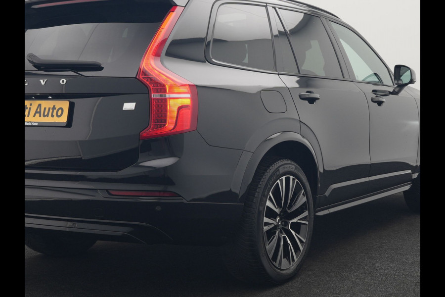 Volvo XC90 T8 Recharge AWD Plus Dark LONG RANGE 7 Persoons Plug In Hybrid 456pk Dealer O.H. PHEV | Trekhaak Af Fabriek | Panodak | Adaptive Cruise | Camera | Harman & Kardon | Lederen Sportstoelen Memory & Verwarmd | Stuur Verwarmd | Google Assistent | Apple Carplay | Keyless | DAB
