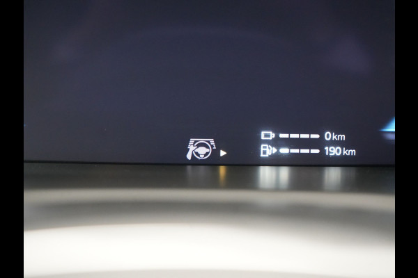 Volvo XC90 T8 Recharge AWD Plus Dark LONG RANGE 7 Persoons Plug In Hybrid 456pk Dealer O.H. PHEV | Trekhaak Af Fabriek | Panodak | Adaptive Cruise | Camera | Harman & Kardon | Lederen Sportstoelen Memory & Verwarmd | Stuur Verwarmd | Google Assistent | Apple Carplay | Keyless | DAB