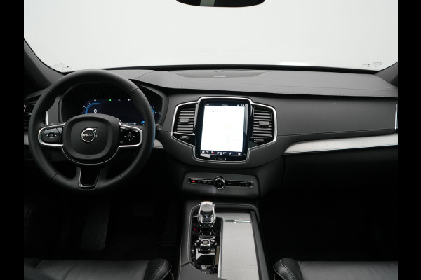 Volvo XC90 T8 Recharge AWD Plus Dark LONG RANGE 7 Persoons Plug In Hybrid 456pk Dealer O.H. PHEV | Trekhaak Af Fabriek | Panodak | Adaptive Cruise | Camera | Harman & Kardon | Lederen Sportstoelen Memory & Verwarmd | Stuur Verwarmd | Google Assistent | Apple Carplay | Keyless | DAB