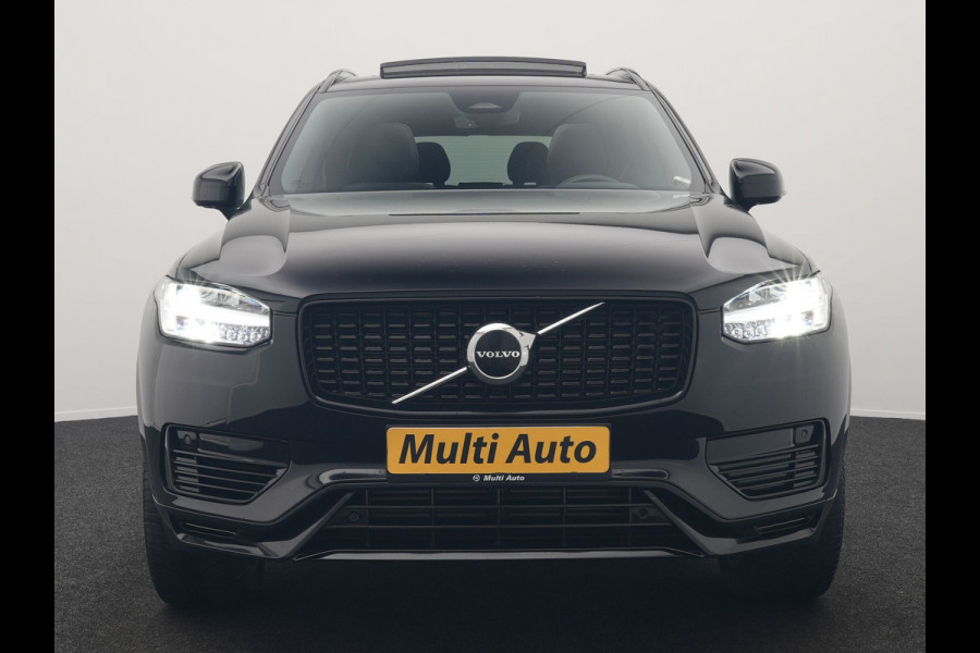 Volvo XC90 T8 Recharge AWD Plus Dark LONG RANGE 7 Persoons Plug In Hybrid 456pk Dealer O.H. PHEV | Trekhaak Af Fabriek | Panodak | Adaptive Cruise | Camera | Harman & Kardon | Lederen Sportstoelen Memory & Verwarmd | Stuur Verwarmd | Google Assistent | Apple Carplay | Keyless | DAB