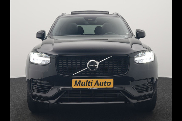 Volvo XC90 T8 Recharge AWD Plus Dark LONG RANGE 7 Persoons Plug In Hybrid 456pk Dealer O.H. PHEV | Trekhaak Af Fabriek | Panodak | Adaptive Cruise | Camera | Harman & Kardon | Lederen Sportstoelen Memory & Verwarmd | Stuur Verwarmd | Google Assistent | Apple Carplay | Keyless | DAB